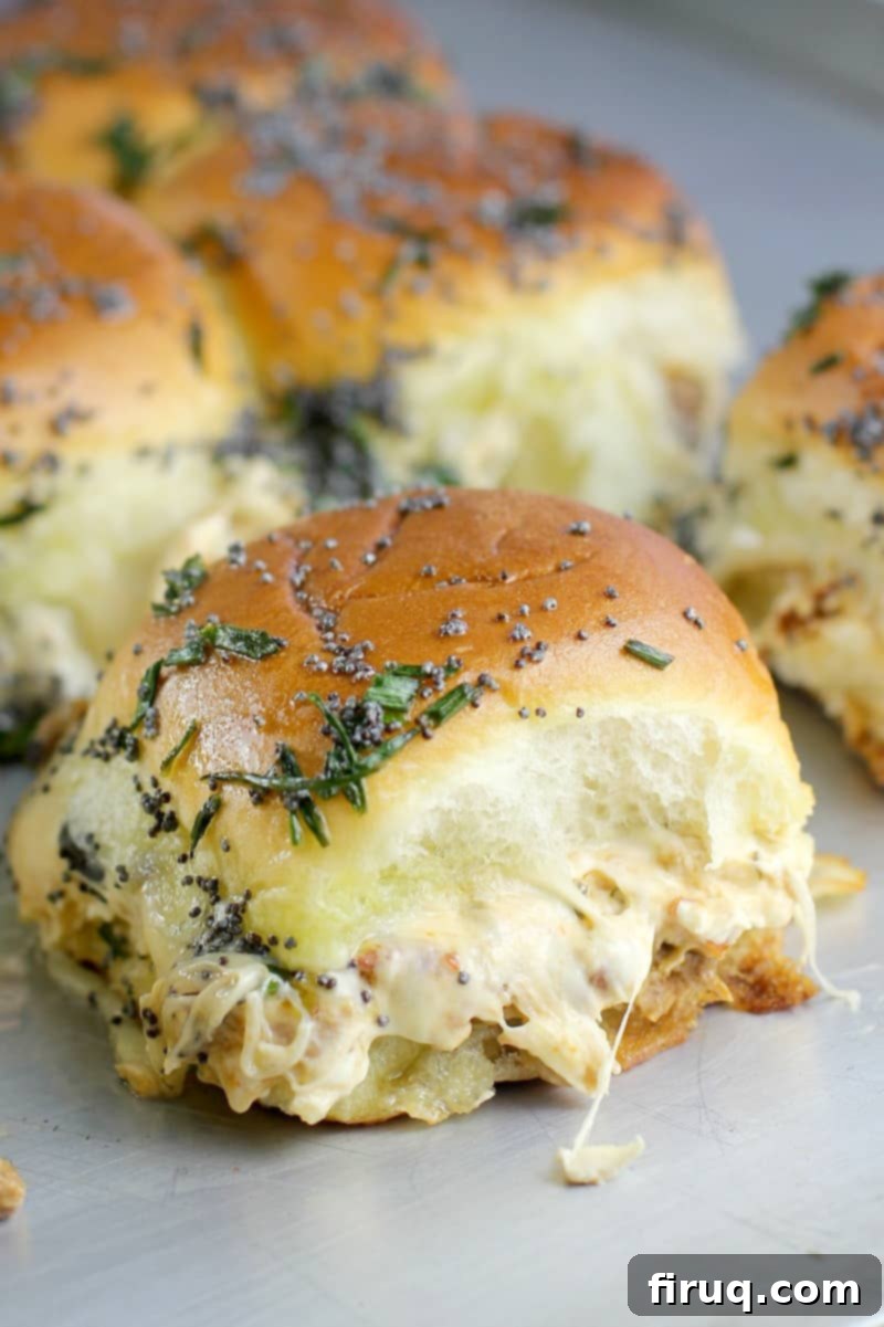 Party-Ready Cheesy Chipotle Veggie Sliders 10 Cheesy Chipotle Party Sliders {Vegetarian} #VeryVeggieHoliday #ad