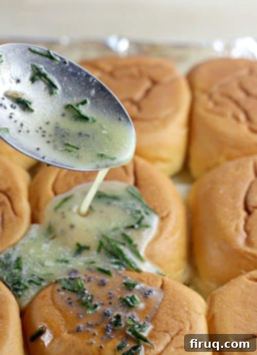 Party-Ready Cheesy Chipotle Veggie Sliders 7 Cheesy Chipotle Party Sliders {Vegetarian} #VeryVeggieHoliday #ad