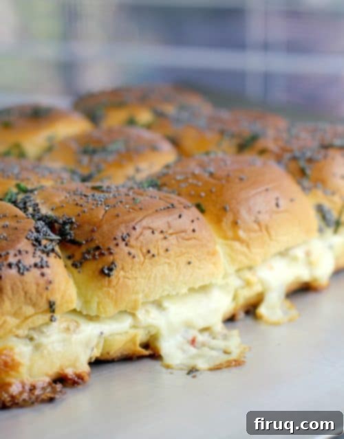 Party-Ready Cheesy Chipotle Veggie Sliders 8 Cheesy Chipotle Party Sliders {Vegetarian} #VeryVeggieHoliday #ad