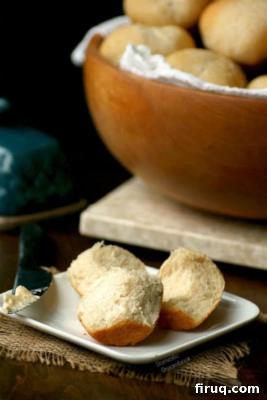 Clover Leaf Dinner Rolls Homemade Dinner Rolls - Domestic Dreamboat #buns #rolls #bread