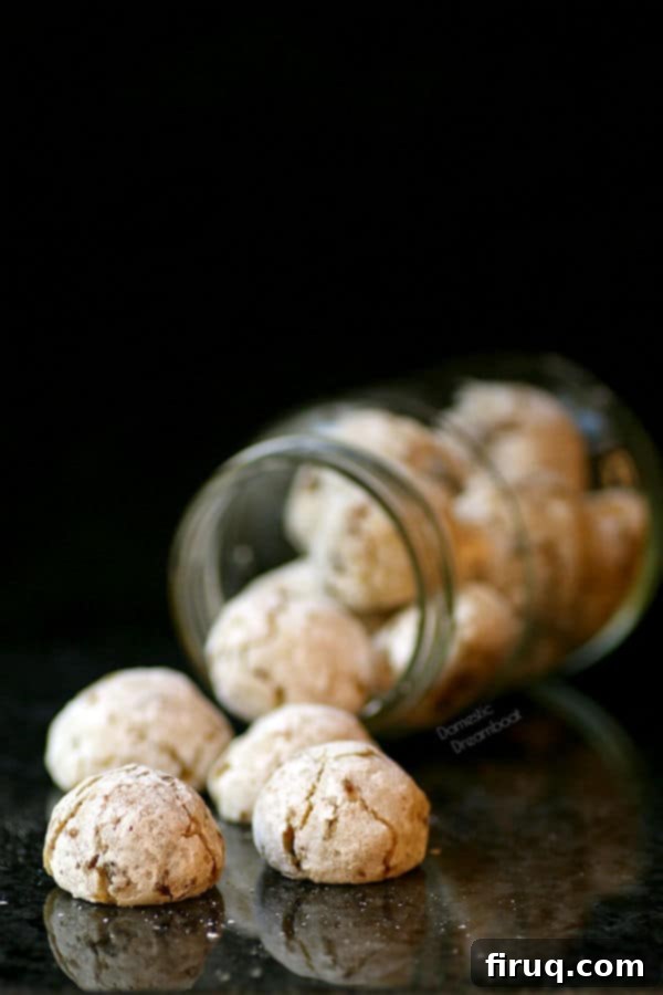 Chewy Almond Apricot Cookies Chewy Almond Apricot Cookie Balls - Domestic Dreamboat #glutenfree #vegan #holidaycookies