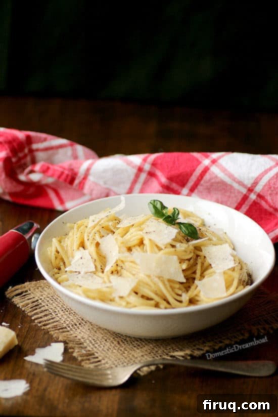 Authentic Cacio e Pepe Spaghetti Recipe Creamy Cacio e Pepe spaghetti garnished with freshly ground black pepper and Parmesan cheese