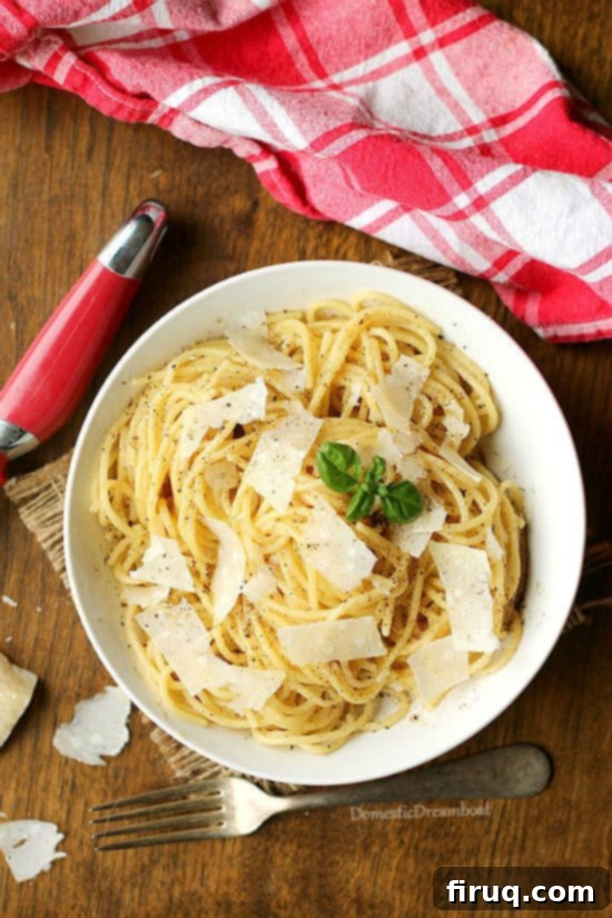 Easy Cacio e Pepe Preparation Close-up of Cacio e Pepe spaghetti showcasing its creamy sauce and pepper flecks