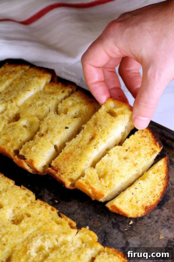 Homemade Garlic Bread Perfection 4 Best Ever Garlic Bread - Domestic Dreamboat #garlicbread #vegetarian #garlic