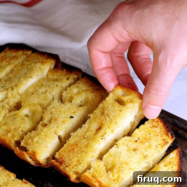 Homemade Garlic Bread Perfection 5 Best Ever Garlic Bread - Domestic Dreamboat #garlicbread #vegetarian #garlic