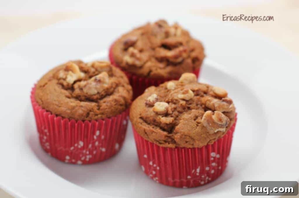 Warm Spiced Pumpkin Muffins 1 featured 587