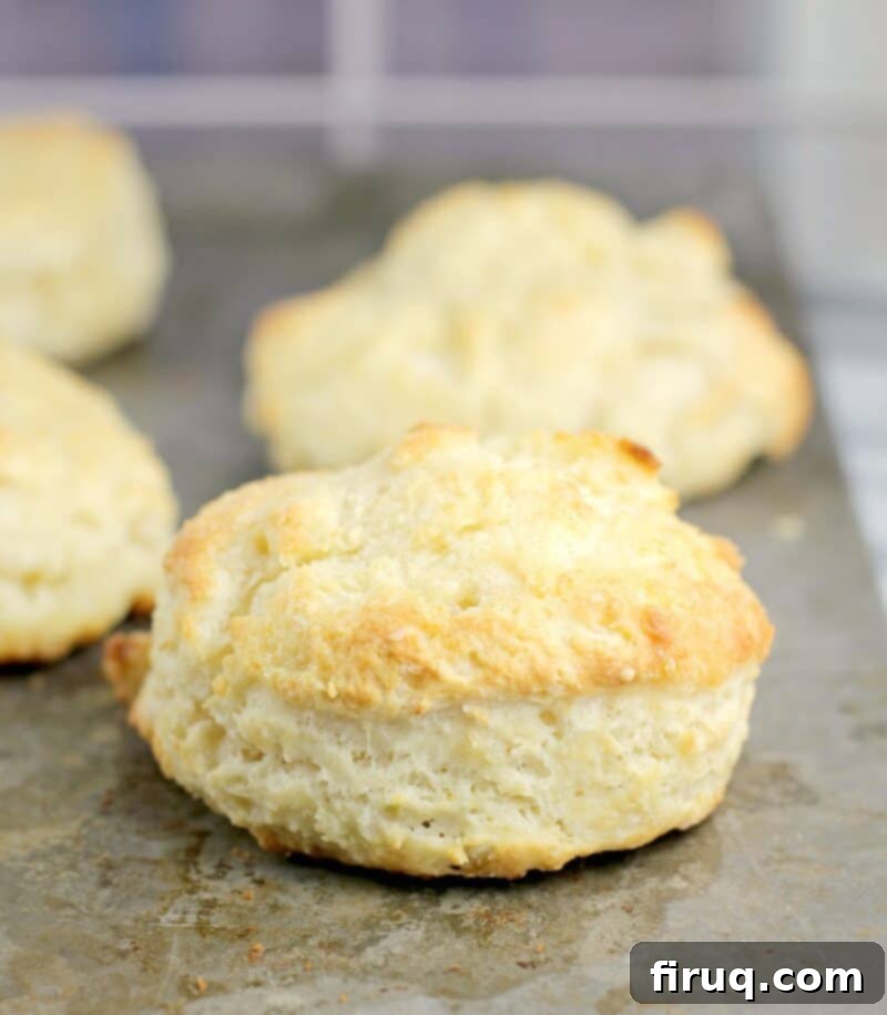 Fluffy Southern Buttermilk Biscuits 1 featured 598